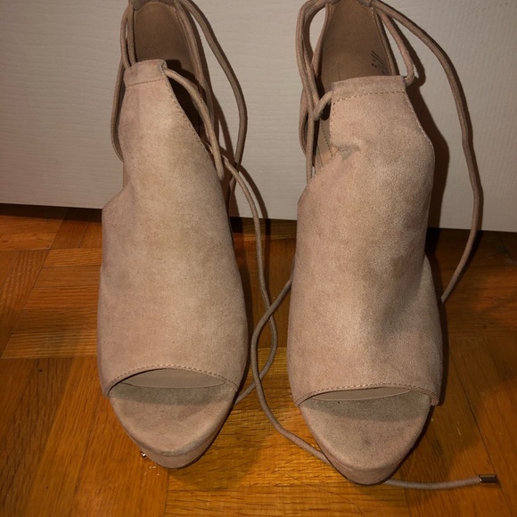 Lace up heels from Aldo - Picture 1 of 3